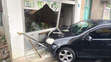 Tekirdağ'da kaza! Sürücüsünün kontrolünden çıkan araç dükkana daldı - 3. Sayfa