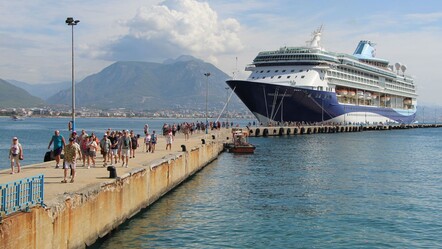 Alanya'ya turist akını! Lüks gemi limana demir attı - Ekonomi