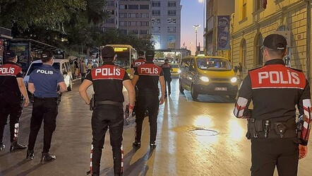 İstanbul'da polis her noktada sahadaydı: Bir gecede 1000'den fazla gözaltı!10 - 3. Sayfa