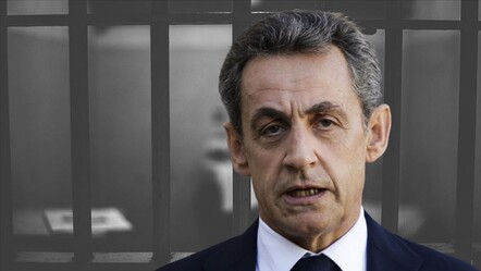 Sarkozy cezaevindeki ilk gecesinde zor anlar yaşadı! "Kaddafi'yi sen öldürdün" - Dünya