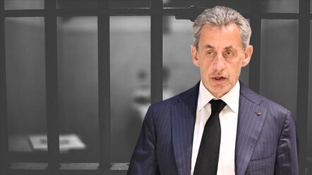 Sarkozy cezaevindeki ilk gecesinde zor anlar yaşadı! "Kaddafi'yi sen öldürdün" - Dünya