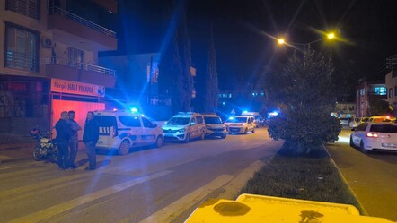 İki grup arasındaki kavgada 1'i polis 4 kişi yaralandı - 3. Sayfa