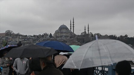 İstanbul'da beklenen yağış başladı! Meteoroloji uyardı, bu saatlere dikkat - Yaşam