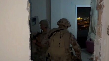 Polis baskınında ilginç anlar: Duvarla örülen gizli bölmedeki dolaptan 2 kişi çıktı - 3. Sayfa