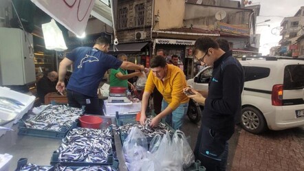 Hamsinin fiyatını duyan balıkçıya koştu! Kapış kapış satılıyor - Ekonomi