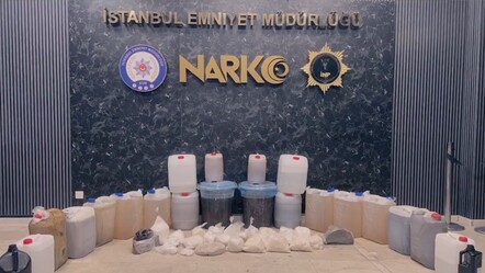 İstanbul'da büyük operasyon! 1 milyon hap, kilolarca uyuşturucu ele geçirildi - Gündem