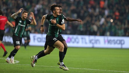 Stadyumda yer yerinden oynadı! Eski Beşiktaşlı Tayfur Bingöl'den muazzam röveşata golü - Spor