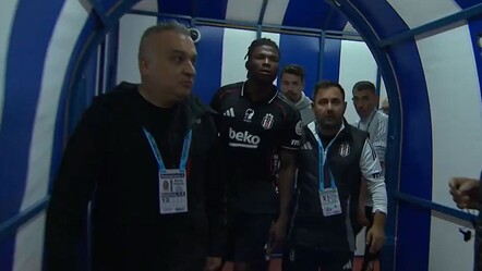Kasımpaşa - Beşiktaş maçında ilginç an: Oyun devam ederken soyunma odasına koştu - Spor