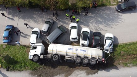 Yağ tankeri araçların üzerine devrildi! Hasar büyük - 3. Sayfa
