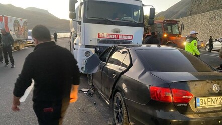 Katliam gibi kaza! Tanker ile otomobil çarpıştı, 3 kişi öldü - 3. Sayfa