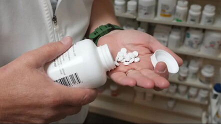 Kolesterol hastalarına kötü haber! FDA, yüz binlerce şişeyi toplatıyor - Dünya