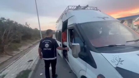 Hatay'da bir minibüs dolusu göçmen yakalandı - 3. Sayfa