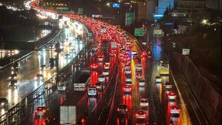 İstanbul'da sağanak yağış etkili oldu! Trafikte yoğunluk yaşandı - Yaşam