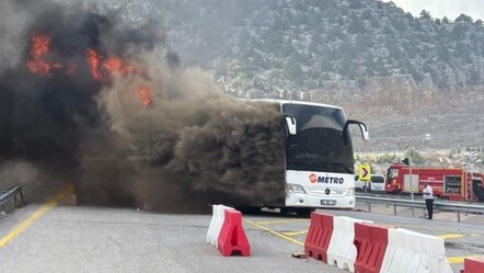 Konya'da yolcu otobüsünde yangın! Yolcular son anda tahliye edildi - 3. Sayfa