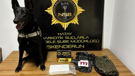 Hatay'da otomobilin kaputundan 5 buçuk milyon TL'lik uyuşturucu çıktı! - 3. Sayfa