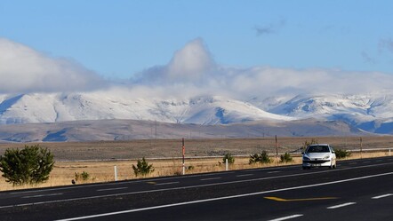 Kars ve Ardahan'a kar yağdı, dağların zirveleri beyaz örtüyle kaplandı - Yaşam
