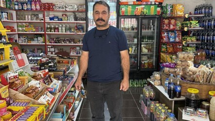 Gizemli hayırsever, bakkalın veresiye defterini satın alıp mahallelinin borcunu kapattı - Yaşam