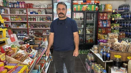 Hatay'da gizemli hayırsever, bakkalın veresiye defterini yakıp mahallelinin borcunu kapattı - Yaşam