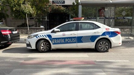 Afyonkarahisar'da ekip otosunu yaya geçidine park eden polis memuruna para cezası - Yaşam
