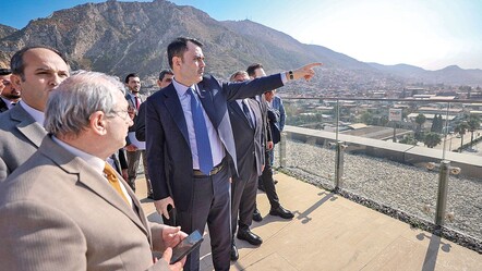 Depremzedeler sıcak yuvalarına kavuşuyor! Bakan Kurum: Saatte 23 konut inşa ediyoruz - Ekonomi