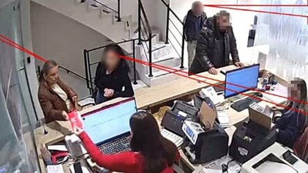 Bakımevinde skandal! Yaşlı kadının milyonlarını çalıp evine göz diktiler - 3. Sayfa