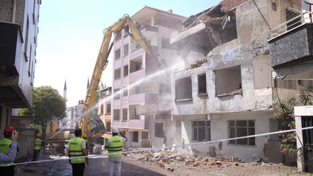 Dönüşüm lafta kalıyor, acilen boşaltılmalı! İstanbul’da 50 bin yapı her an çökebilir - Gündem