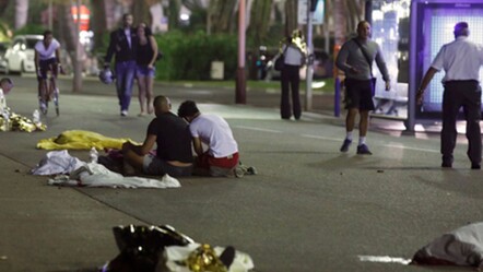 Fransa’da dehşet! Sürücü aracını yayaların üzerine sürdü - Dünya