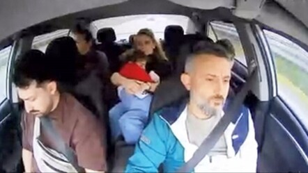Hatalı sollama canlarından edecekti! Taksicinin kritik manevrası faciayı önledi - Gündem
