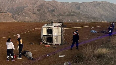 Kahramanmaraş'ta minibüs kaza yaptı! Ölü ve yaralılar var - 3. Sayfa