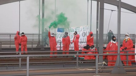 Almanya'nın İsrail’e silah sevkiyatı engellendi! Aktivistler raylara zincirlendi - Dünya