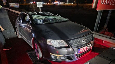 Önce tıra ardından bariyerlere çarptı! Feci kazada sürücü can verdi - Gündem