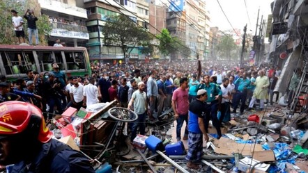 Ülke savaş alanına döndü! Bangladeş’te 11 noktada patlama! - Dünya