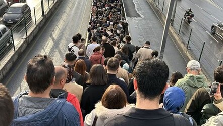Araç sayısı azaldı, yaş ortalaması arttı! Metrobüs artık kâbus oldu - Gündem