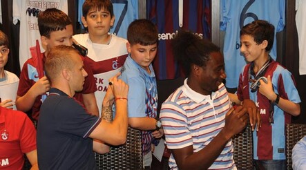Bamba ve Sapara, taraftarlarla buluştu  - FUTBOL