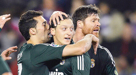 Real Mesut Özil'le söktü aldı - FUTBOL