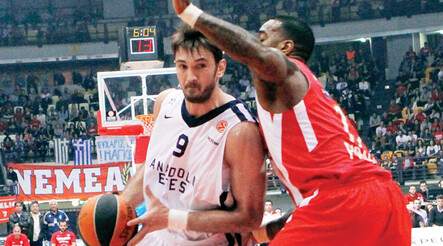 Efes dağıldı: 53-71 - BASKETBOL