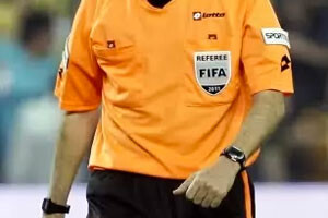 Hakem futbolcuyu bıçakladı, taraftar hakemin kafasını kesti - FUTBOL