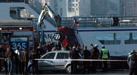 Sirkeci'de vapurdan otomobil düştü! 3 yaşındaki çocuk öldü - İZLE - gundem