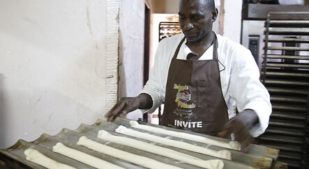 Afrika sıcağında 'ekmek için' ter döküyorlar - gundem