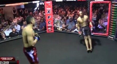 MMA dövüşçüsü bir anda yere yığıldı - haberler