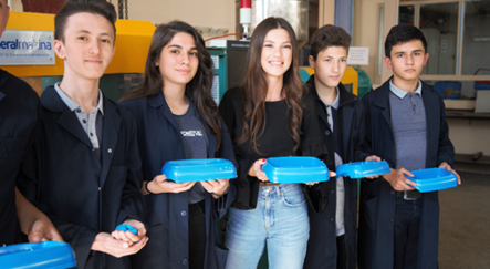 Yüsra Geyik’ten sokak hayvanları için örnek davranış - magazin