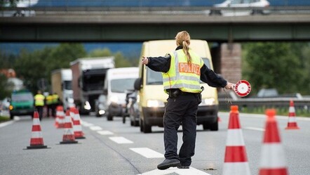 Alman sürücü, 56 yıl ehliyetsiz araç kullandı - dunya
