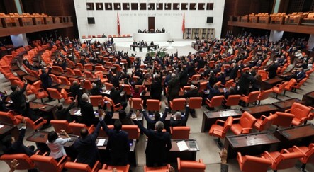 TBMM'de CHP ve MHP milletvekilleri arasında arbede - politika