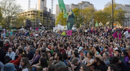 Londra’da iklim değişikliği protestolarında gözaltı sayısı bine ulaştı - dunya