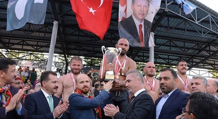 Kurtdereli Yağlı Güreşlerinde başpehlivanlık Ali Gürbüz'ün - turkiye