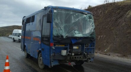 Sivas'ta cezaevi nakil aracı devrildi: 10 yaralı - gundem