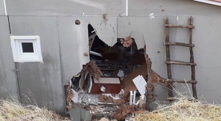 Dağdan kopan kaya parçası evi delip içeri girdi - yasam