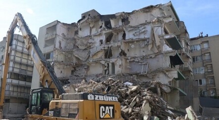İzmir'de 40 yıldır eğik haldeki binalarda yıkım başladı - gundem