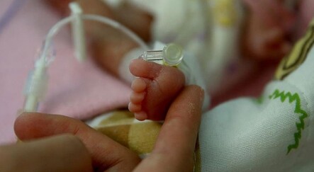 İran'da 800 gram ağırlığındaki prematüre bebek koronavirüsü yendi - yasam