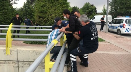 ‘Çocuğumu göremiyorum’ dedi köprüden atlamaya çalıştı - gundem